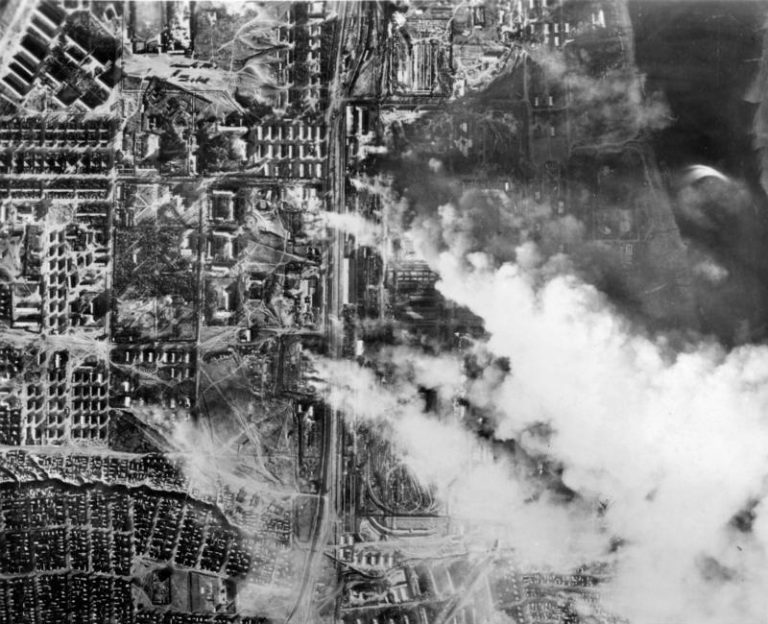 Bombardeo alemán sobre Stalingrado, 1942. Imagen: Wikipedia
