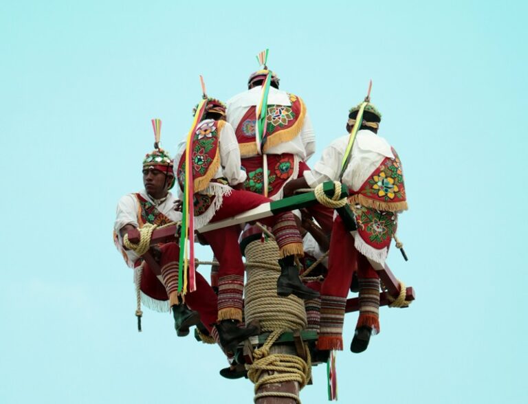 El rito de los voladores, ceremonia prehispánica, en Ajijic. Imagen: José Torres